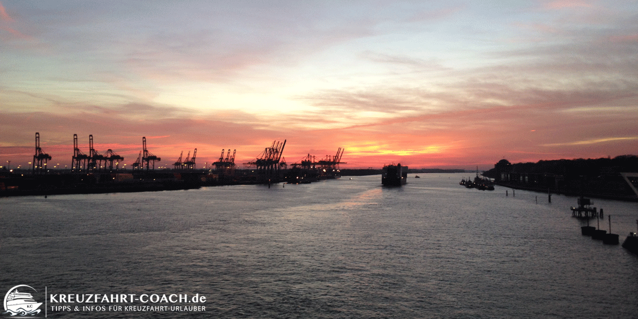 Landausflüge auf eigene Faust - Hamburg Sonnenuntergang im Hamburger Hafen