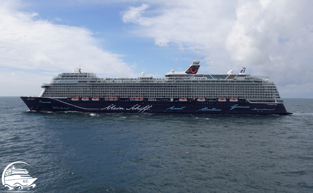 Kreuzfahrten ab Kiel mit TUI Cruises Kreuzfahrtschiff von TUI Cruises auf See