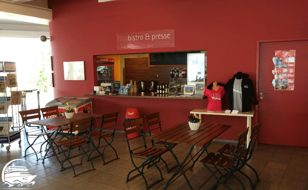 Bistro im Wartebereich der Abfertigungshalle
