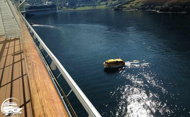 Seefahrer Lexikon - Tenderboot im Geiranger Fjord