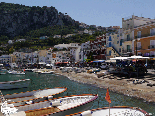 Neapel auf eigene Faust - Fährhafen von Capri