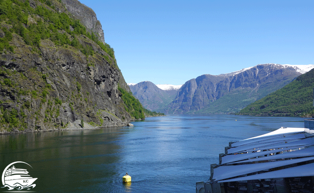 Flåm Fjord - AIDAnova auf dem Weg nach Flåm  