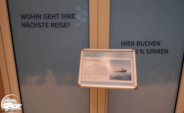 Allein auf Kreuzfahrt - Buchung beim TUI Cruises Reiseberater an Bord 