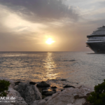 Bildnachweis 132 Kreuzfahrtschiff im Sonnenuntergang