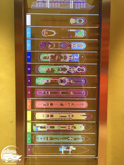AIDA Deckplan im Treppenhaus in Großaufnahme AIDA Deckplan in Form einer großen Übersichtstafel aus Plexiglas