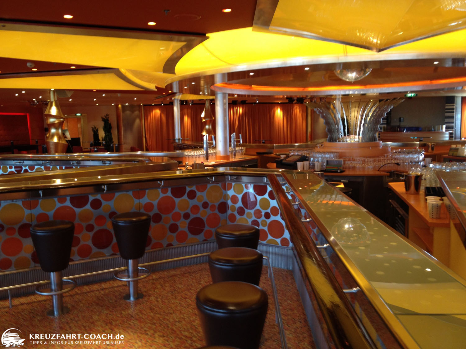 Warum AIDA Cruises? 6 Die Theke der AIDA Bar