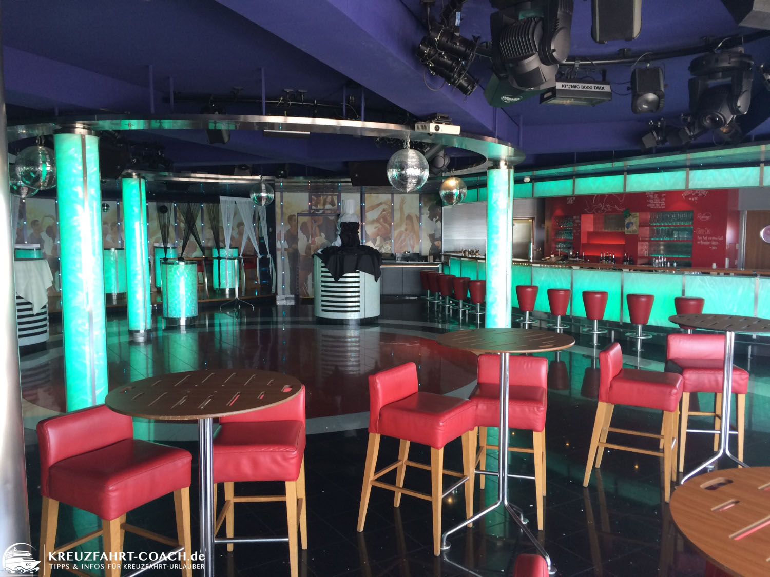 Warum AIDA Cruises? 13 Blick in die Anytime Bar