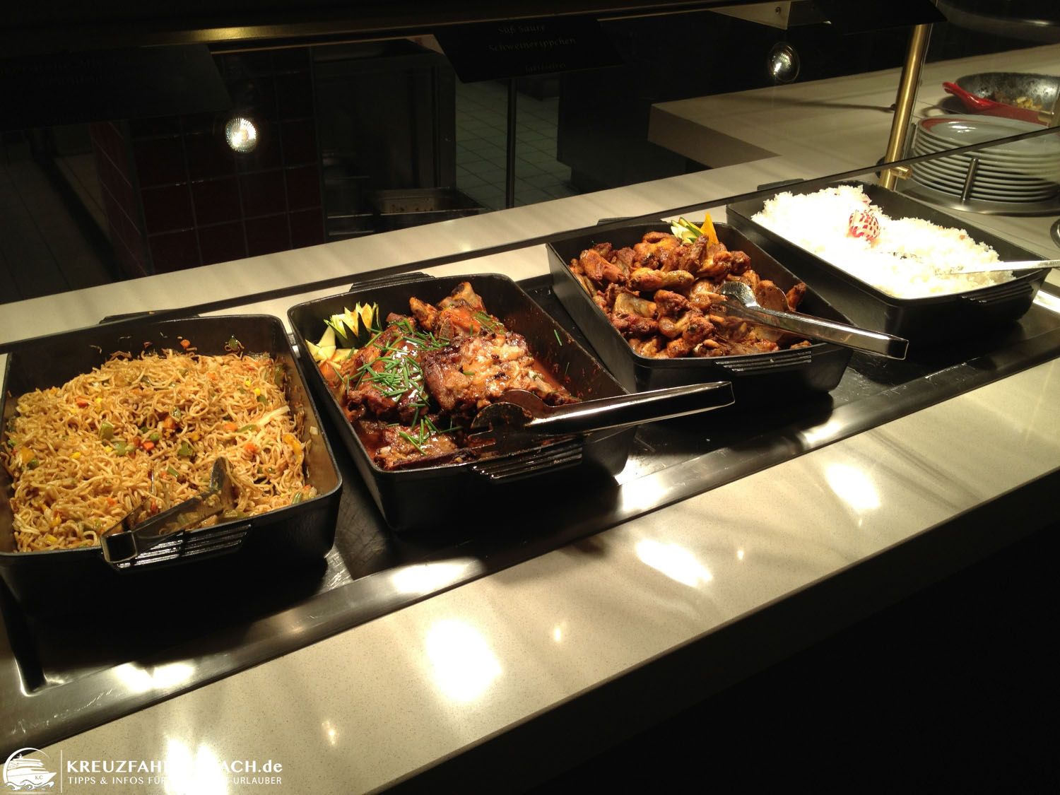 Warum AIDA Cruises? 19 Buffet asiatisch mit Nudeln, Reis, etc.