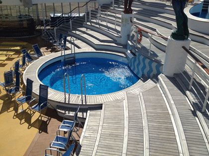 AIDA Schiffsbesichtigung - Pool auf dem Pooldeck