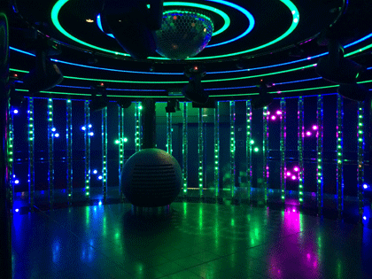 AIDA Schiffsbesuch - Blick in die Disco D6 auf AIDAprima