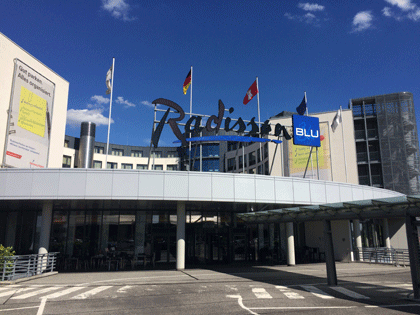 Hotels in Hamburg 8 Hotel Radisson Blu von außen am Flughafen Hamburg